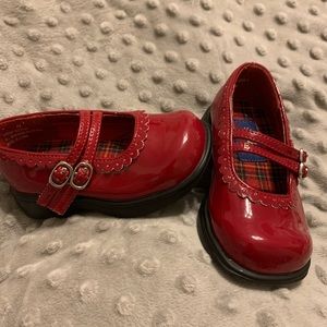 Carter’s toddler girls red patent leather shoes